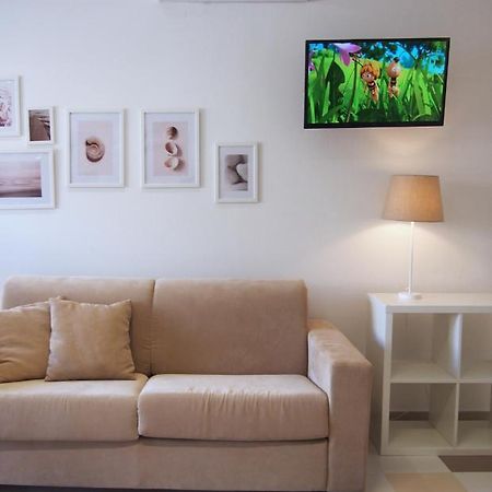 Le Rose Beach & Suites Appartamenti Fronte Mare A Villarosa Martinsicuro Ngoại thất bức ảnh