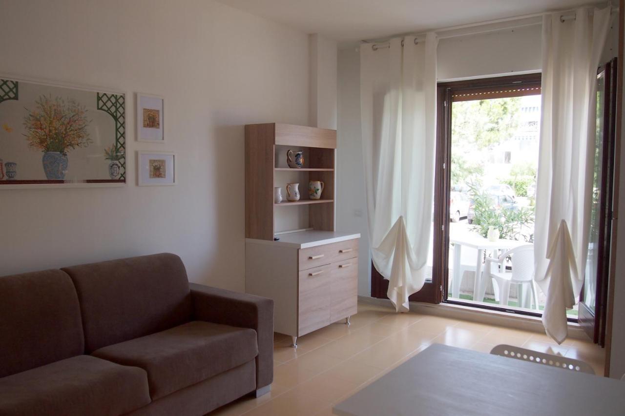 Le Rose Beach & Suites Appartamenti Fronte Mare A Villarosa Martinsicuro Ngoại thất bức ảnh