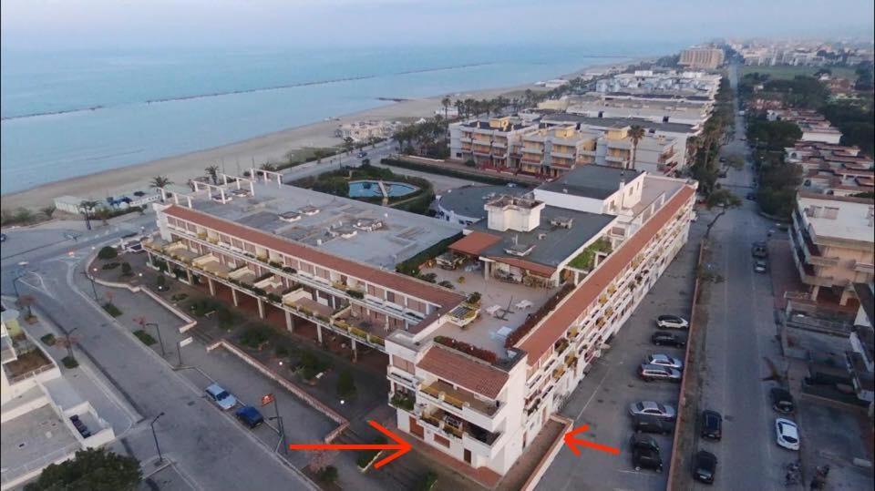 Le Rose Beach & Suites Appartamenti Fronte Mare A Villarosa Martinsicuro Ngoại thất bức ảnh